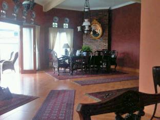 Villa Riri By The London Living Depok Exterior photo